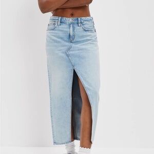 American Eagle  Dreamy Drape Low-Rise Denim Maxi Skirt Size 4